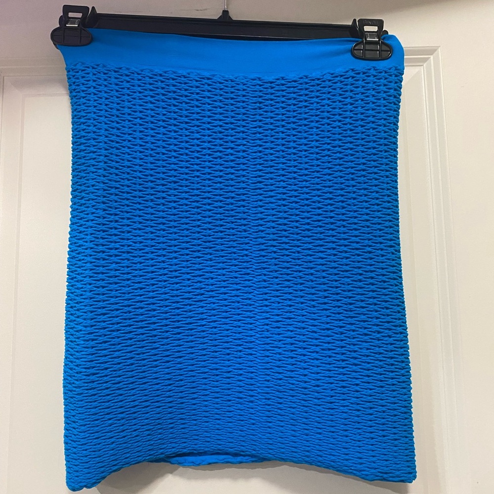 NWT, bebe slim mini tube skirt in turquoise. One size fits all